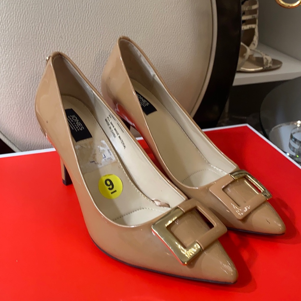 Jones New York high Heel fairly used in good condition .